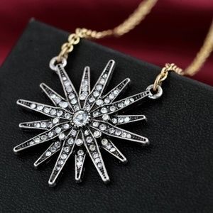 🌹 Stunning Starburst Necklace